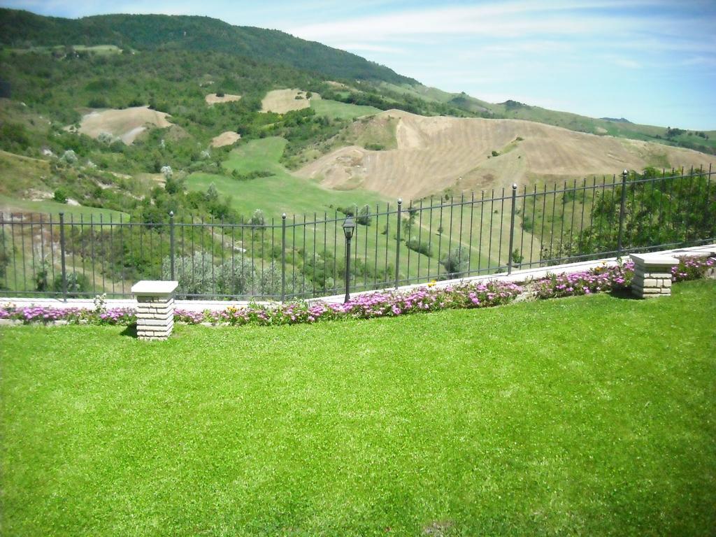 Belvilla By Oyo Graceful Apartment With Garden Petrella Guidi Exterior foto