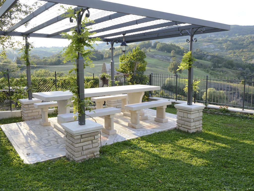 Belvilla By Oyo Graceful Apartment With Garden Petrella Guidi Exterior foto